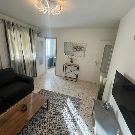 Proche De La Gare Apartman *